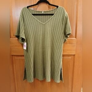 NWTs, 5xl, plus size olive buttery soft top